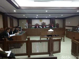 Nur Pamudji Didakwa Rugikan Negara Rp 188 M di Kasus Korupsi HSD Nur Pamudji Didakwa Rugikan Negara Rp 188 M di Kasus Korupsi HSD