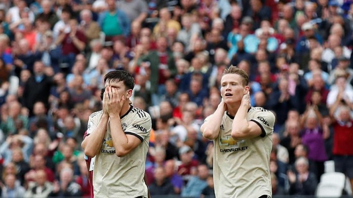 Soccer Football - Premier League - West Ham United v Manchester United - London Stadium, London, Britain - September 22, 2019  Manchester Uniteds Harry Maguire and Scott McTominay react after a missed chance  REUTERS/David Klein  EDITORIAL USE ONLY. No use with unauthorized audio, video, data, fixture lists, club/league logos or 