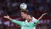 Hingga peluit panjang dibunyikan, hasil akhir 1-0 untuk kemenangan Madrid tetap tak berubah. Istimewa/Aitor Alcalde/Getty Images.