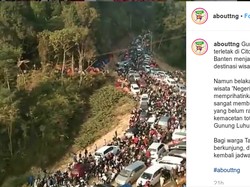 Negeri di Atas Awan Gunung Luhur Kini Jadi Macet