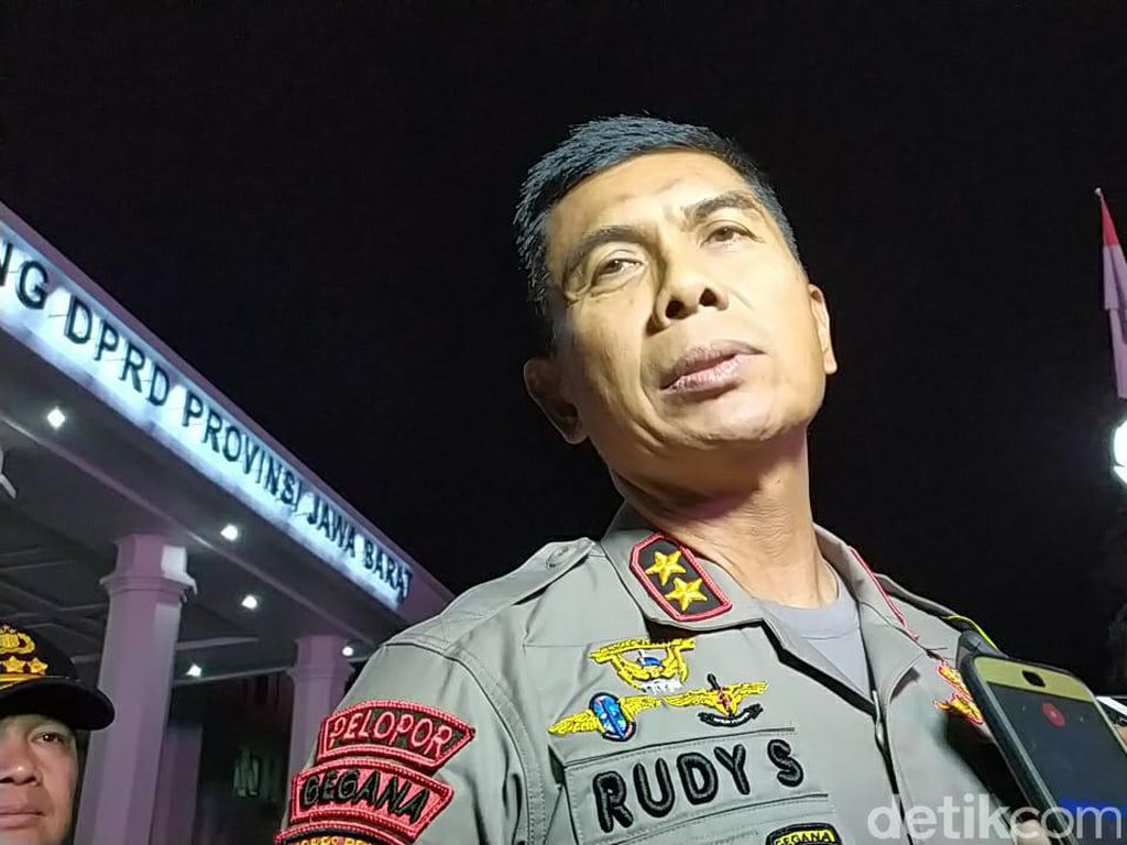Isi Garasi Irjen Rudy Sufahriadi yang Dicopot dari Kapolda Jabar
