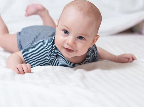 Cara Ajar Bayi  5 Bulan  Satu bulan  lagi si kecil akan 