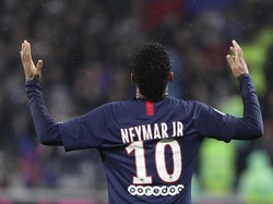 Dani Alves: Hati Neymar Masihlah di Barcelona