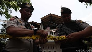 Rumah Terduga Teroris di Jakut Digaris Polisi