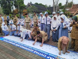 Siswa dan Guru SMK di Ciamis Deklarasi Kawasan Tanpa Rokok