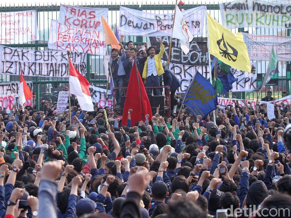 Ramai Demo Tolak RUU KUHP dan Revisi UU KPK, Bakal Ganggu Investasi? Ramai Demo Tolak RUU KUHP dan Revisi UU KPK, Bakal Ganggu Investasi?