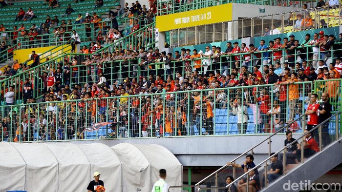 Persija Jakarta menjamu Barito Putera dalam lanjutan Liga 1 2019 di Stadion Patriot Candrabhaga, Senin (23/9/2019) sore WIB. Namun pertandingan ini sepi penonton.