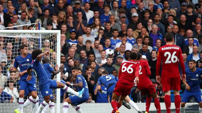 Soccer Football - Premier League - Chelsea v Liverpool - Stamford Bridge, London, Britain - September 22, 2019  Liverpools Trent Alexander-Arnold scores their first goal  REUTERS/Eddie Keogh  EDITORIAL USE ONLY. No use with unauthorized audio, video, data, fixture lists, club/league logos or 