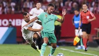 Bertanding di Stadion Ramon Sanchez Pizjuan, Senin (23/9) dini hari WIB, Zinedine Zidane menurunkan Eden Hazard sejak menit awal. Gareth Bale, yang sudah kembali dari masa skorsing, juga dimainkan sebagai starter. Istimewa/Aitor Alcalde/Getty Images.