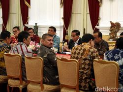 Jokowi Bahas RKUHP Bareng DPR di Istana Merdeka