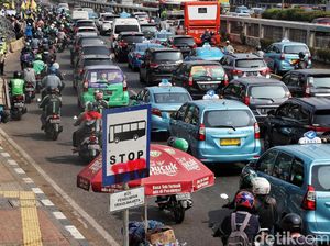 Potret Macet Akibat Demo di Depan Gedung DPR