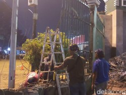 Coretan Nakal Dihapus, Pagar DPR yang Dijebol Diperbaiki