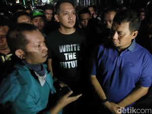 Pj Walkot Makassar Datang, Mahasiswa-Warga Masih Bentrok Malam Ini