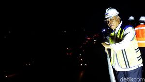 Dini Hari, Menteri PUPR Cek Uji Beban Tol Japek Layang