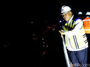 Dini Hari, Menteri PUPR Cek Uji Beban Tol Japek Layang