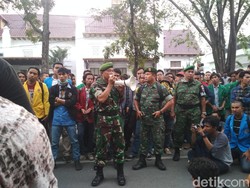 Kodim Minta Mahasiswa Pendemo DPRD Sumut Segera Bubar