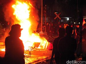 Massa Aksi Masih Bertahan, Ini Titik-titik Kerusuhan Malam Ini