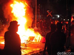 Massa Aksi Masih Bertahan, Ini Titik-titik Kerusuhan Malam Ini
