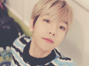 Baekhyun EXO Jalan Pincang hingga Dibantu Staf, Kenapa? Baekhyun EXO Jalan Pincang hingga Dibantu Staf, Kenapa?