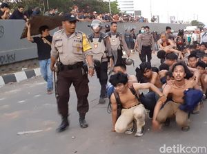Demo Ricuh, Puluhan Mahasiswa Makassar Diamankan Polisi