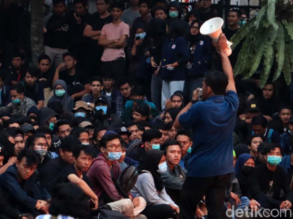 Anggota DPR: Mahasiswa Sudah Menang, Tak Perlu Demo Lagi Anggota DPR: Mahasiswa Sudah Menang, Tak Perlu Demo Lagi