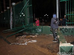 Dampak Demo Ricuh, Pagar DPR Rusak dan Petugas Keamanan Luka Kepala
