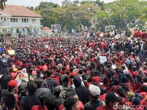 Demo di DPRD Kota Malang, Mahasiswa: Kami Punya Mosi Tidak Percaya