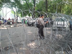 Polisi Jaga Ketat DPRD Sumut Jelang Demo Mahasiswa
