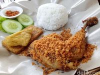 Ayam goreng serundeng.