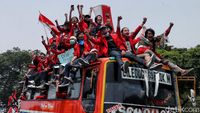 Naik Bus Hingga Truk, Mahasiswa Konvoi ke DPR