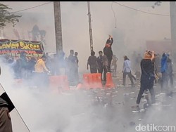 Demo Mahasiswa di Palembang Ricuh, Polisi Tembakkan Gas Air Mata