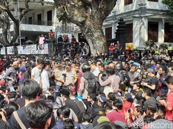 Demo Mahasiswa di DPRD Kota Malang Ricuh, Wakapolda Jatim Turun Tangan
