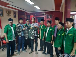 Ketua DPRD Surabaya Jadi Warga Kehormatan GP Ansor