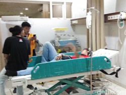 Demo Ricuh, Puluhan Mahasiswa Makassar Dibawa ke RS