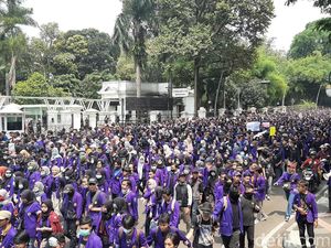 Demo Tolak RUU KUHP, Mahasiswa Kelilingi Istana Bogor