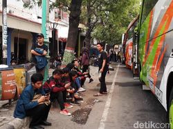Sempat Tertahan di Brebes, Mahasiswa Semarang Bergerak ke Jakarta
