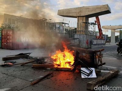Bentrok Mahasiswa-Polisi, Material Proyek Tol Pettarani Rusak