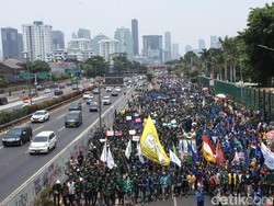 Banyak Aksi Demo, Orang Jadi Takut Beli Mobil