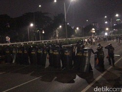 Brimob Sterilisasi Tol Dalkot, Mahasiswa Bergerak ke Slipi-Semanggi