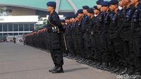 Penampakan Deretan Aparat Polisi yang Amankan Demo di DPR Hari Ini