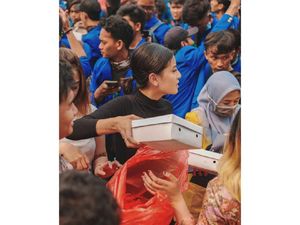 Dukung Tolak RKUHP, Awkarin Kirim 3.000 Nasi Kotak Untuk Demonstran