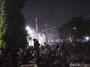 Ricuh Polisi-Mahasiswa, KRL Sempat Tertahan di Stasiun Palmerah