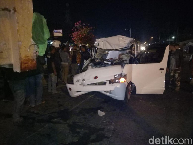 Tabrak Truk yang Mogok di Rancaekek, Sopir Minibus Tewas