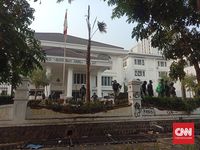 Mahasiswa sempat merusak kantor DPRD Jabar Bandung