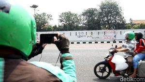 Vandalisme Warnai Aksi Demo di Depan Gedung DPR