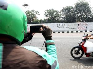 Vandalisme Warnai Aksi Demo di Depan Gedung DPR