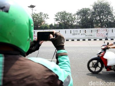Vandalisme Warnai Aksi Demo di Depan Gedung DPR