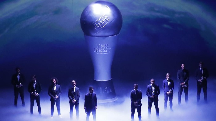 FIFA World Men Eleven team during the Best FIFA soccer awards ceremony, in Milans La Scala theater, northern Italy, Monday, Sept. 23, 2019. (AP Photo/Antonio Calanni)
