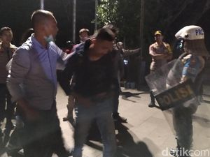 Demo Ricuh di Bandung, Kapolda Jabar: Belasan Orang Diamankan