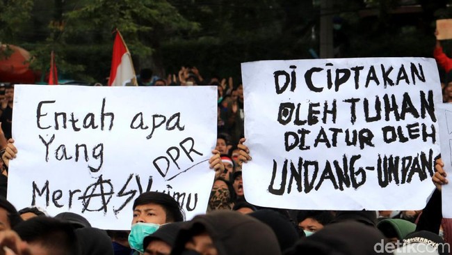 RUU KUHP Ditunda, Kumpul Kebo hingga LGBT Belum Bisa Dipidana RUU KUHP Ditunda, Kumpul Kebo hingga LGBT Belum Bisa Dipidana